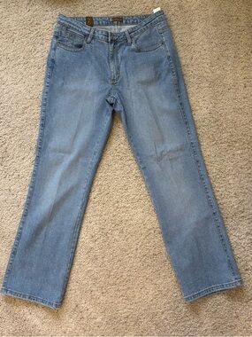 Aura Women’s Straight-Leg Jeans in Light Blue Denim